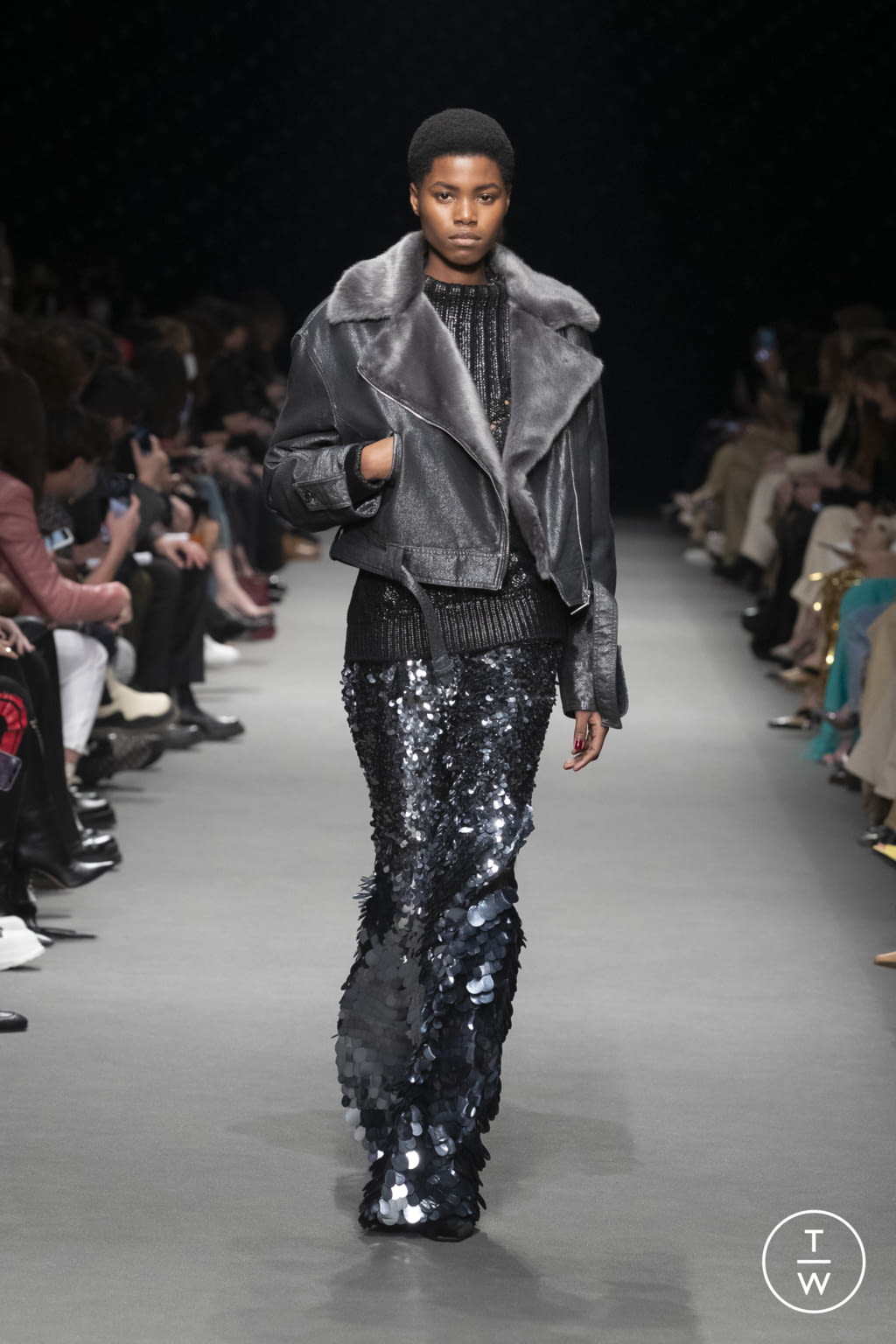 Fashion Week Milan Fall/Winter 2022 look 10 from the Alberta Ferretti collection 女装