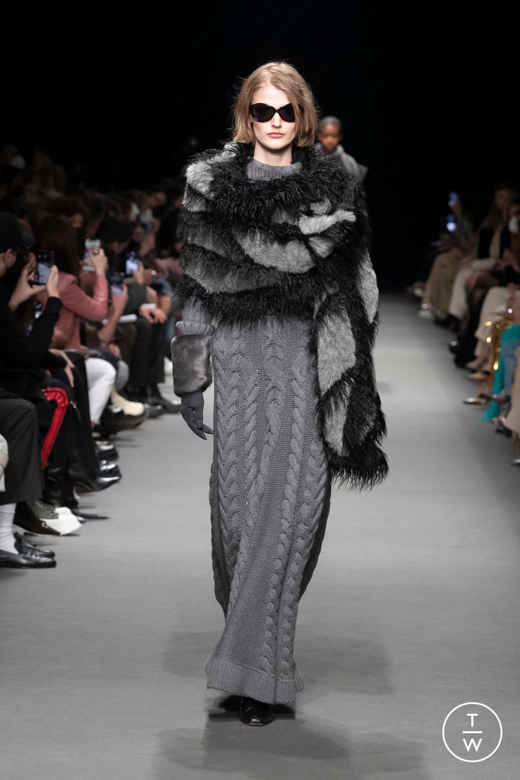 Fashion Week Milan Fall/Winter 2022 look 11 from the Alberta Ferretti collection 女装