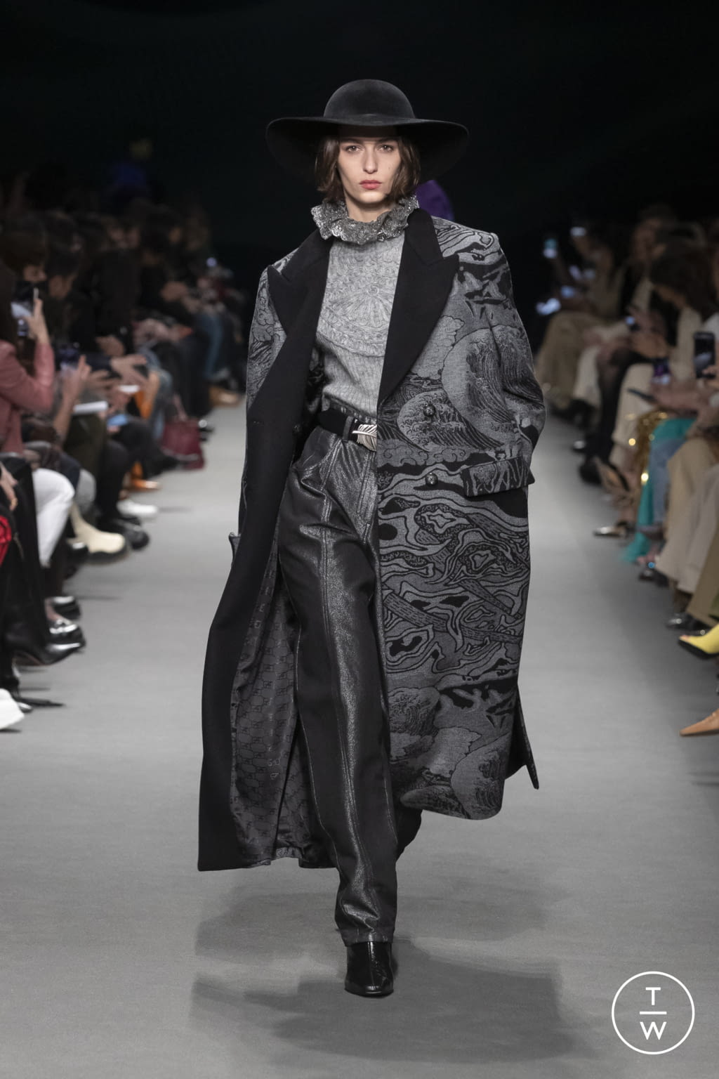 Fashion Week Milan Fall/Winter 2022 look 16 from the Alberta Ferretti collection womenswear