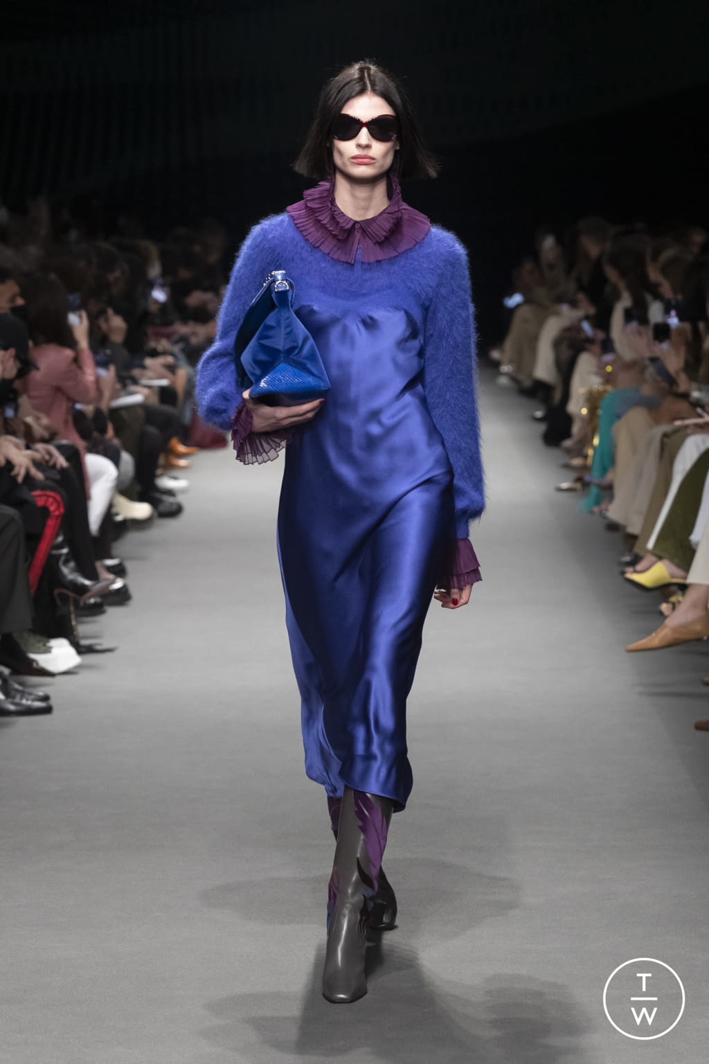 Fashion Week Milan Fall/Winter 2022 look 19 from the Alberta Ferretti collection 女装