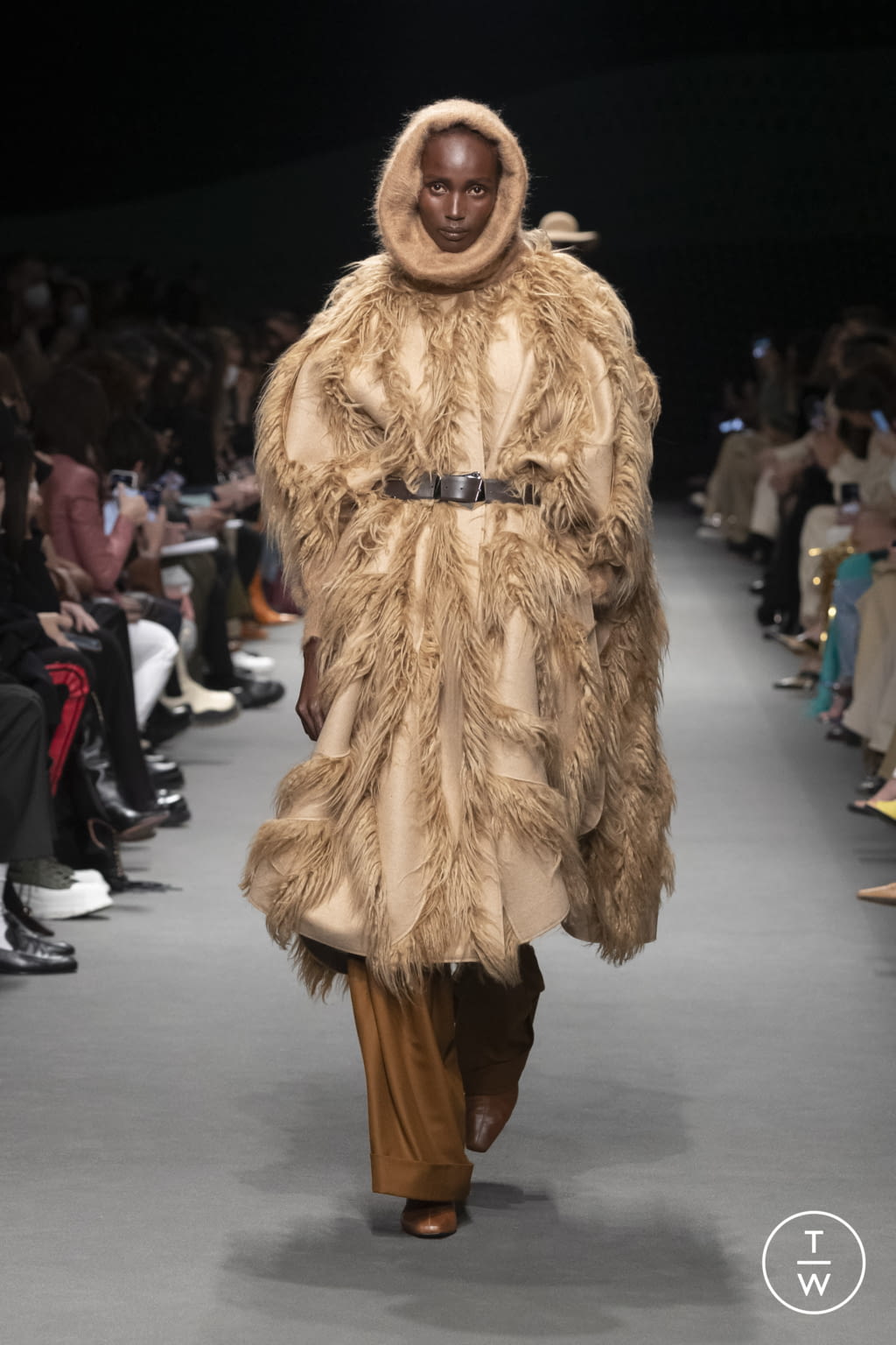 Fashion Week Milan Fall/Winter 2022 look 24 from the Alberta Ferretti collection womenswear