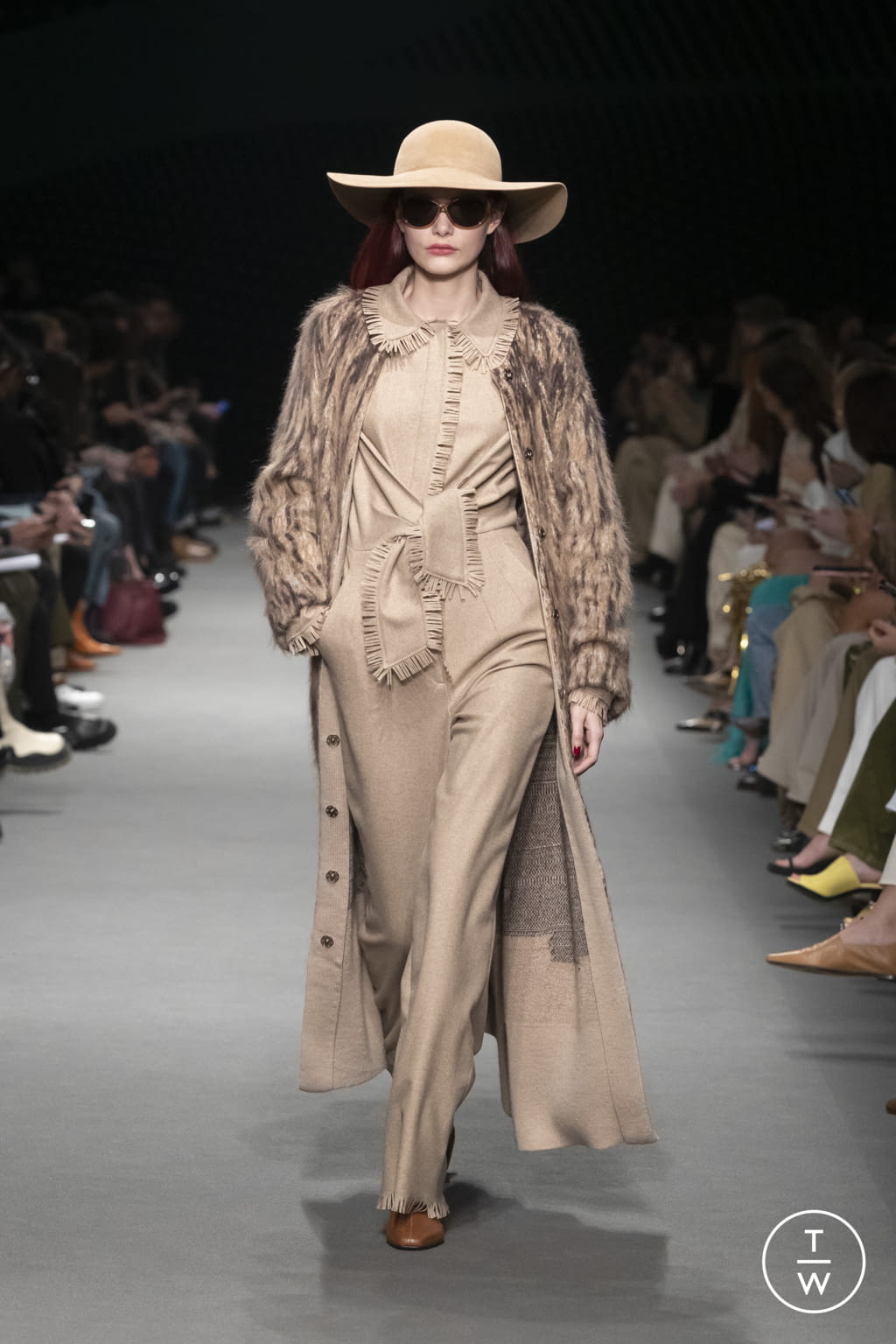 Fashion Week Milan Fall/Winter 2022 look 25 from the Alberta Ferretti collection womenswear