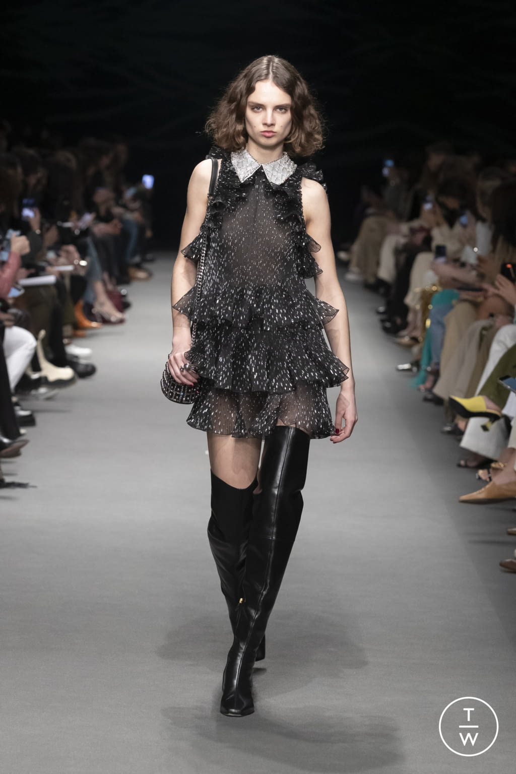 Fashion Week Milan Fall/Winter 2022 look 31 from the Alberta Ferretti collection 女装