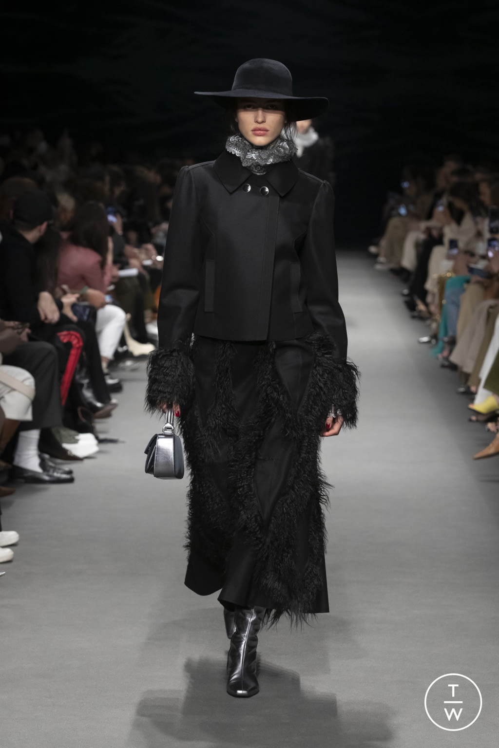 Fashion Week Milan Fall/Winter 2022 look 32 from the Alberta Ferretti collection womenswear