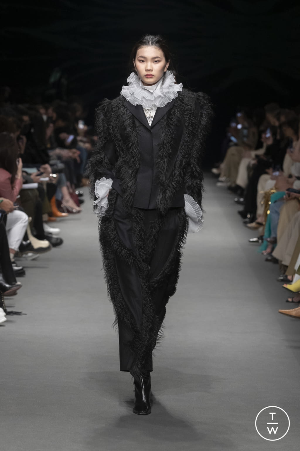 Fashion Week Milan Fall/Winter 2022 look 33 from the Alberta Ferretti collection womenswear