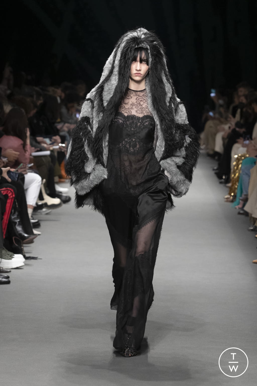 Fashion Week Milan Fall/Winter 2022 look 35 de la collection Alberta Ferretti womenswear