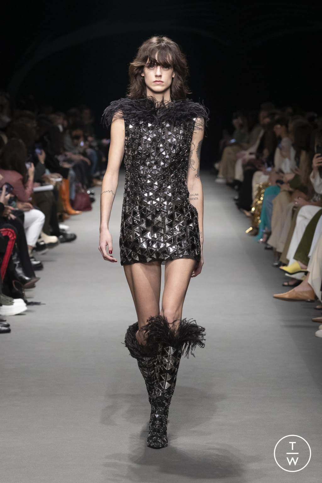 Fashion Week Milan Fall/Winter 2022 look 39 from the Alberta Ferretti collection 女装