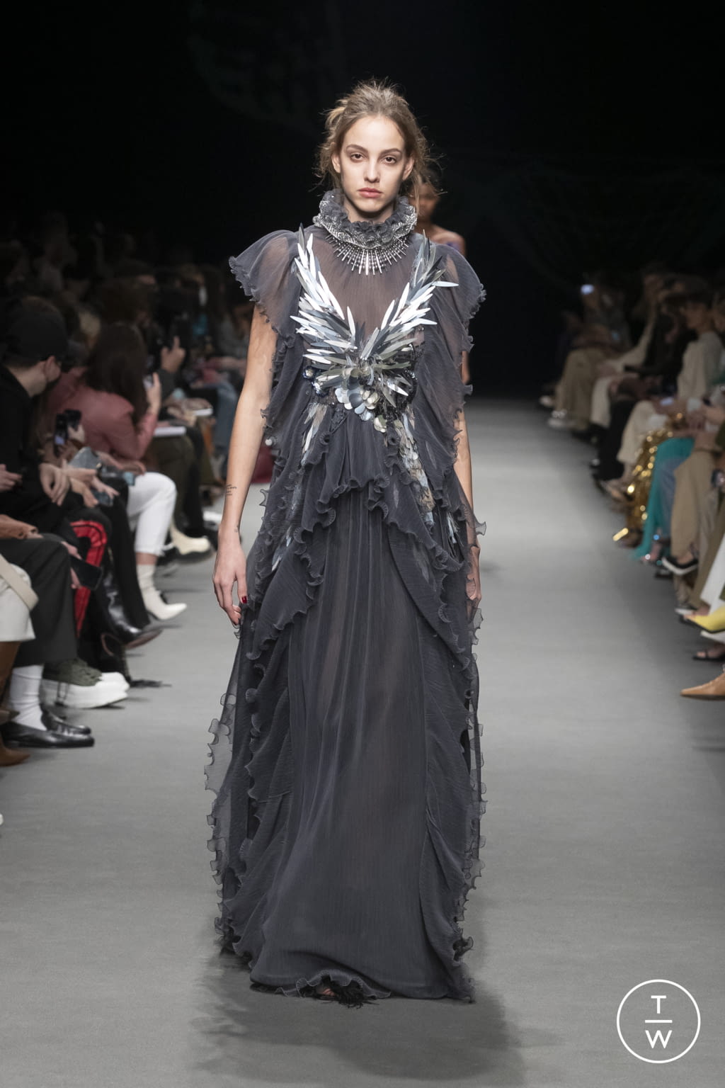 Fashion Week Milan Fall/Winter 2022 look 41 from the Alberta Ferretti collection 女装