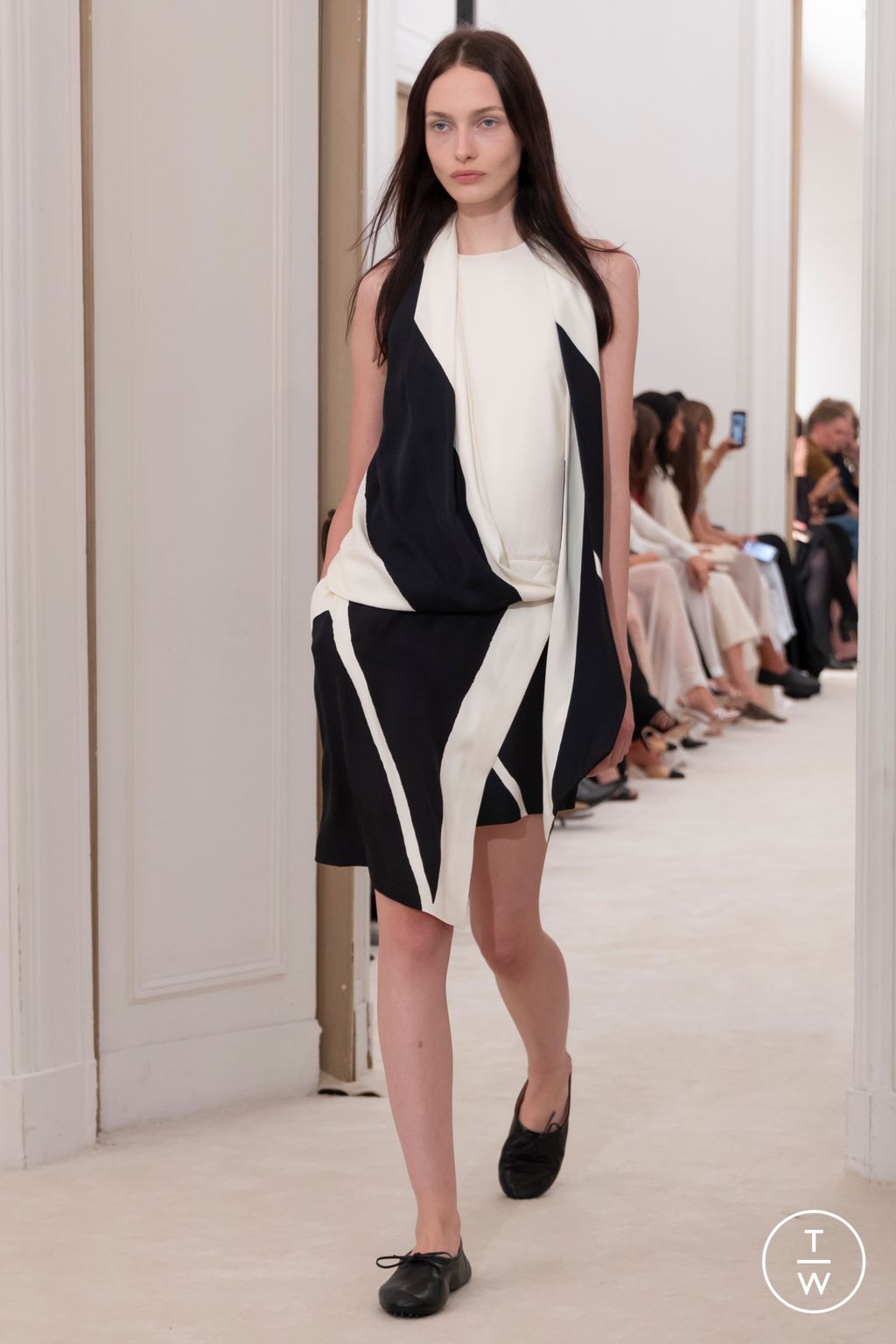 Fashion Week Milan Spring/Summer 2026 look 15 from the Alberta Ferretti collection womenswear