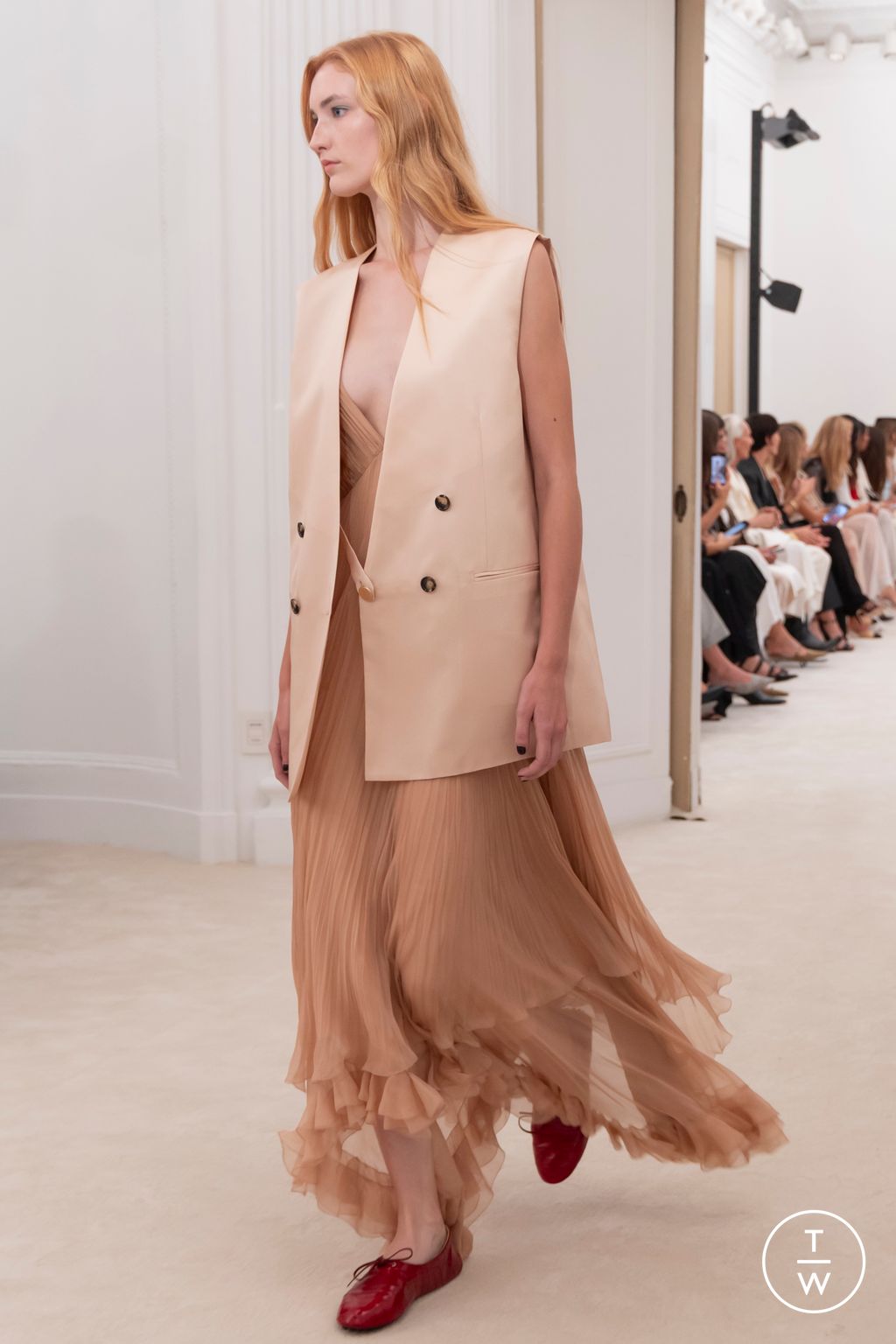 Fashion Week Milan Spring/Summer 2026 look 27 from the Alberta Ferretti collection womenswear