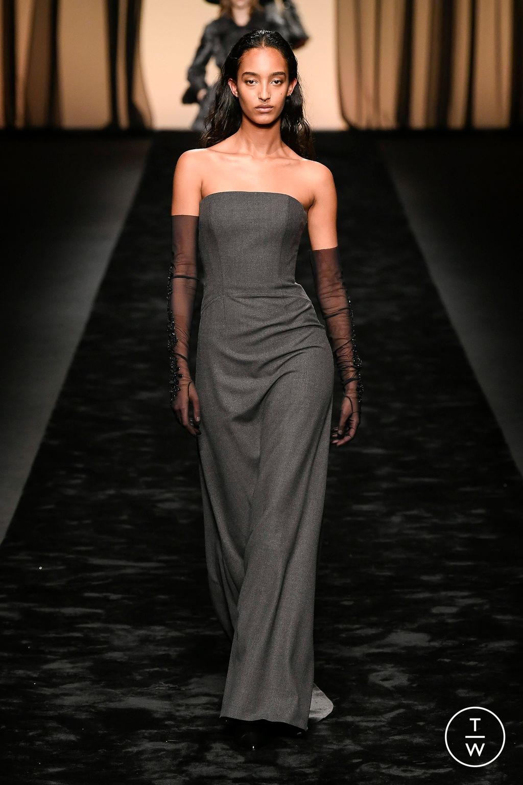Fashion Week Milan Fall/Winter 2023 look 1 de la collection Alberta Ferretti womenswear