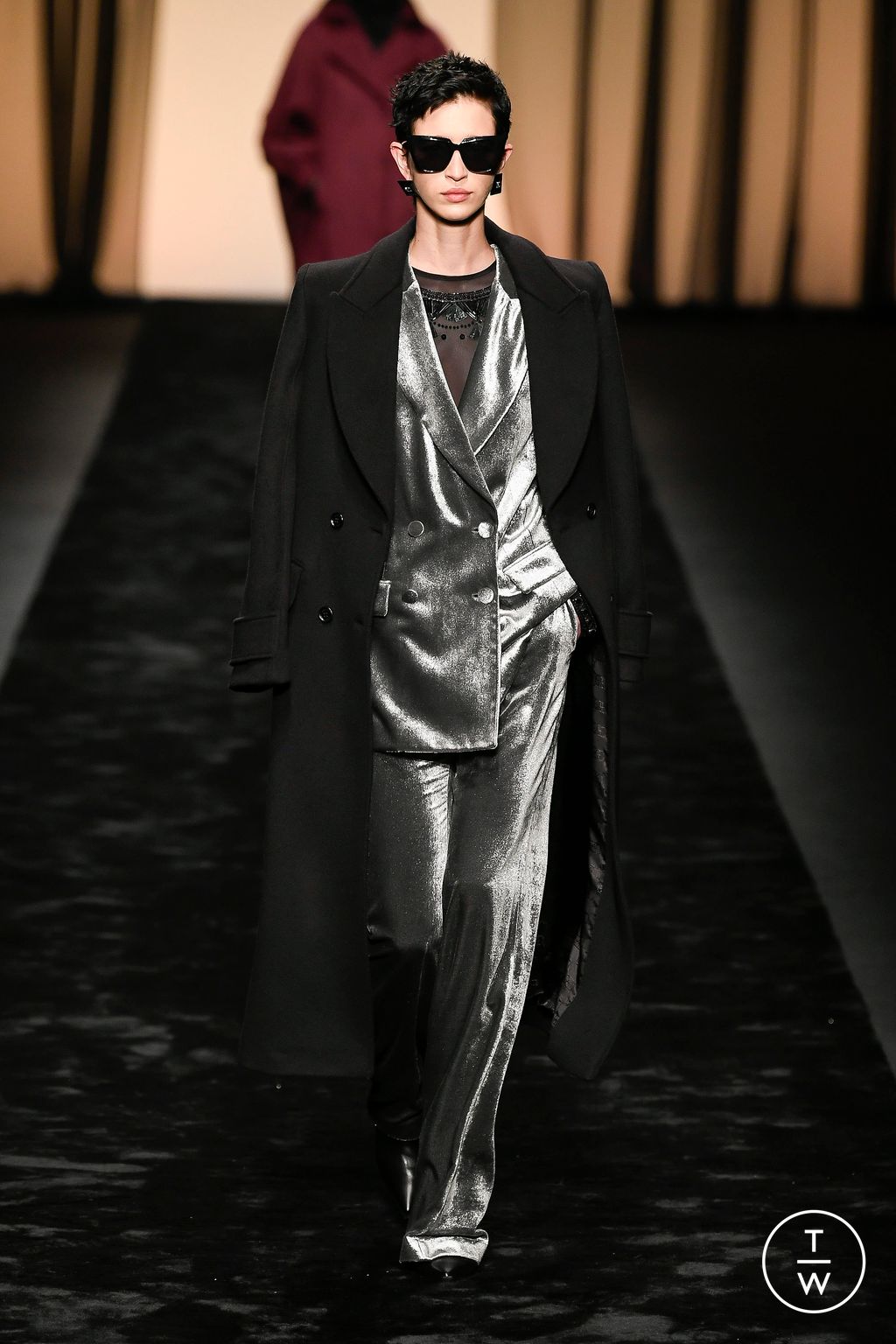 Fashion Week Milan Fall/Winter 2023 look 10 from the Alberta Ferretti collection womenswear