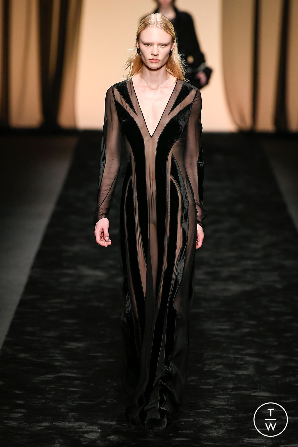 Fashion Week Milan Fall/Winter 2023 look 17 from the Alberta Ferretti collection womenswear