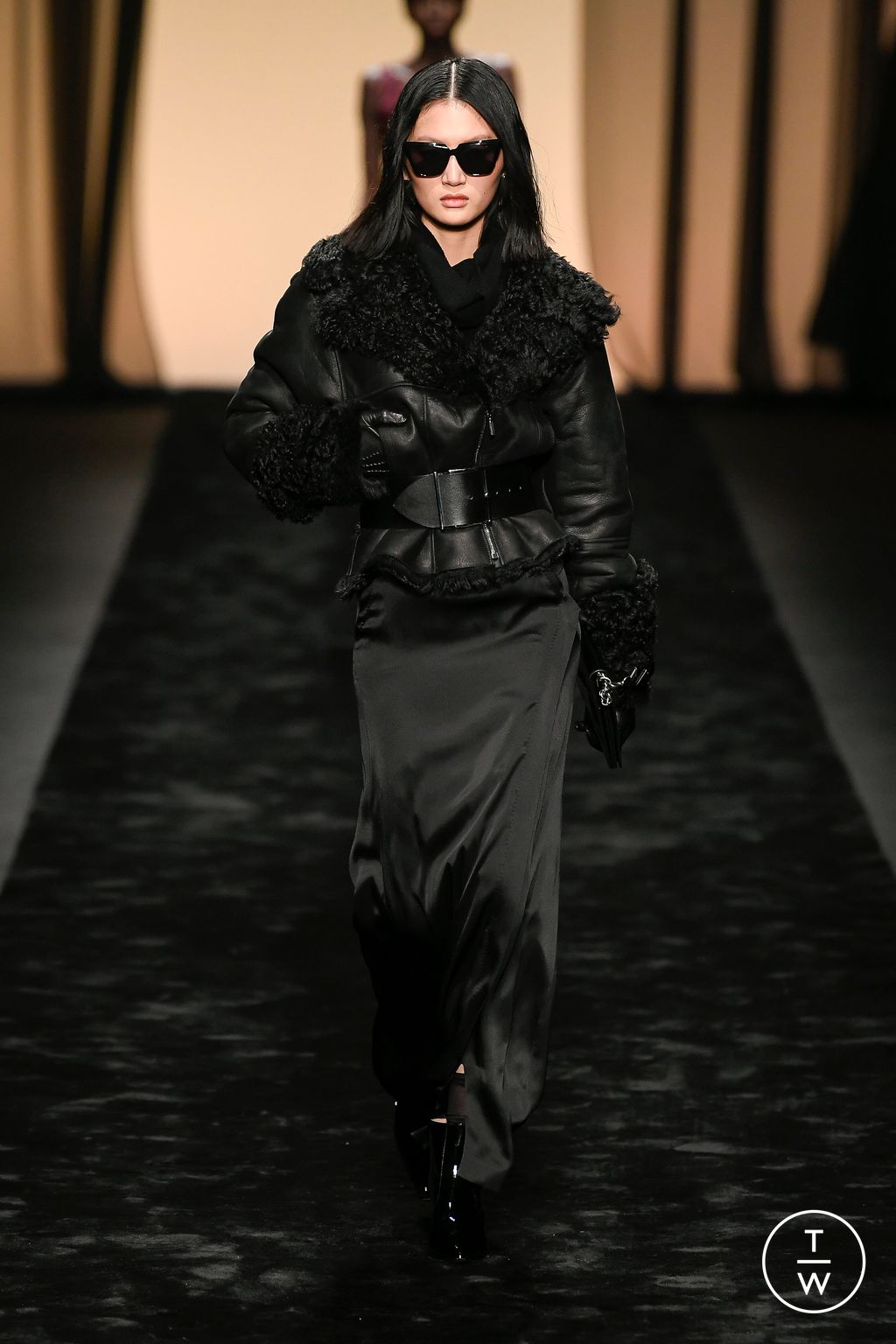 Fashion Week Milan Fall/Winter 2023 look 20 from the Alberta Ferretti collection 女装