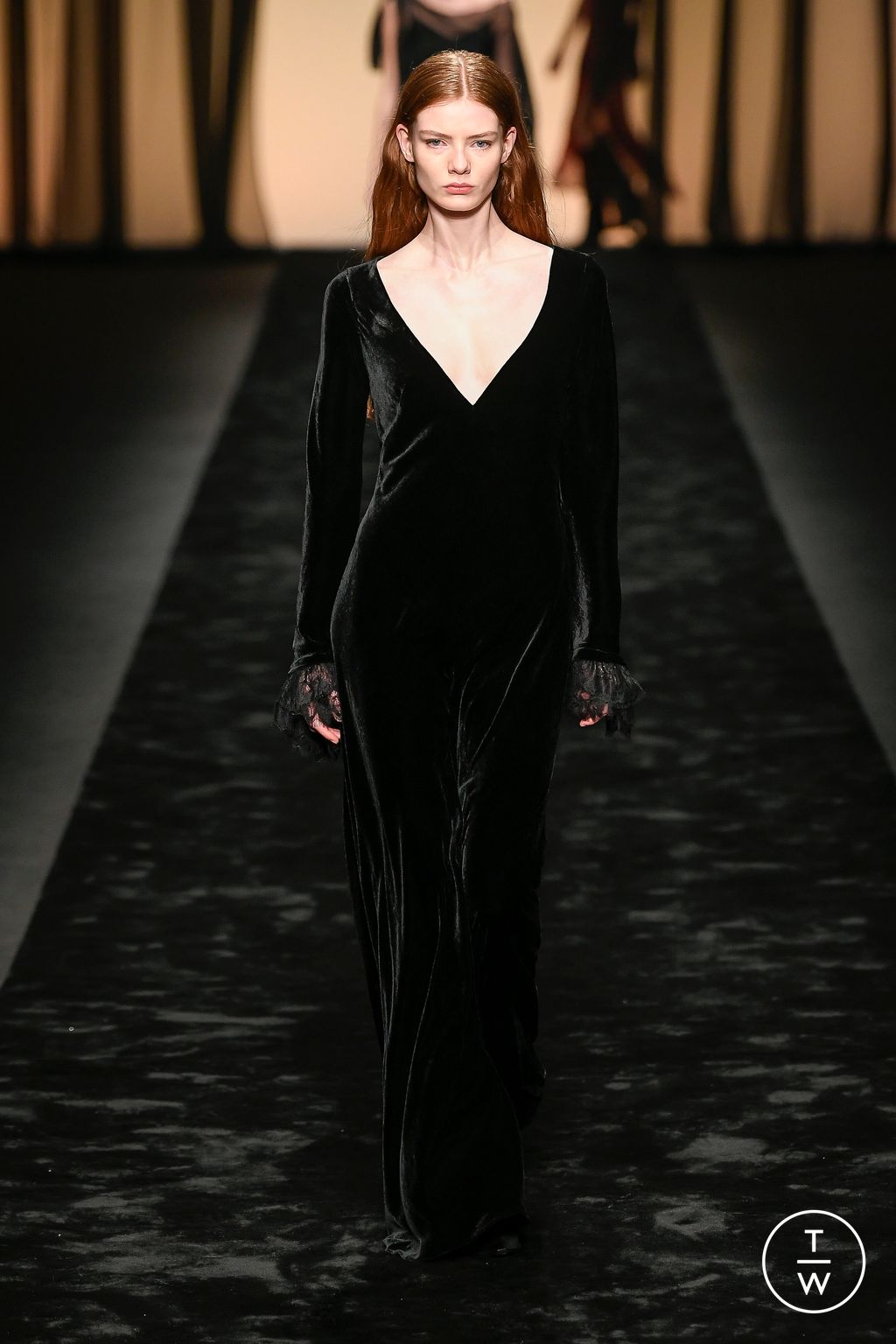 Fashion Week Milan Fall/Winter 2023 look 27 from the Alberta Ferretti collection 女装