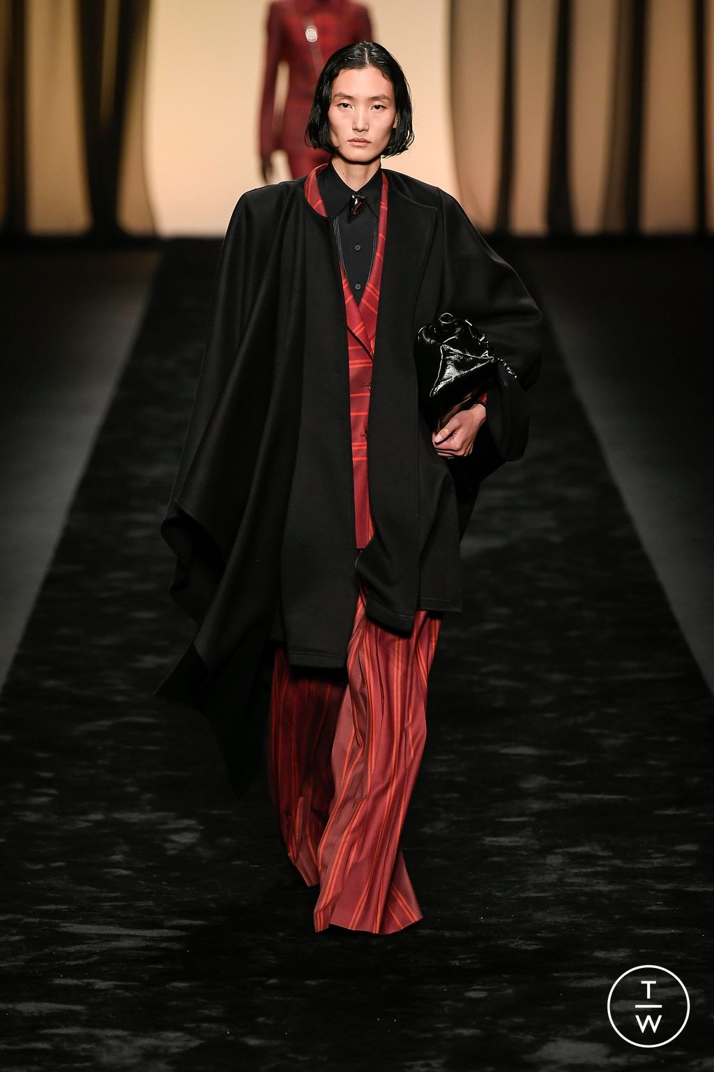 Fashion Week Milan Fall/Winter 2023 look 33 from the Alberta Ferretti collection womenswear