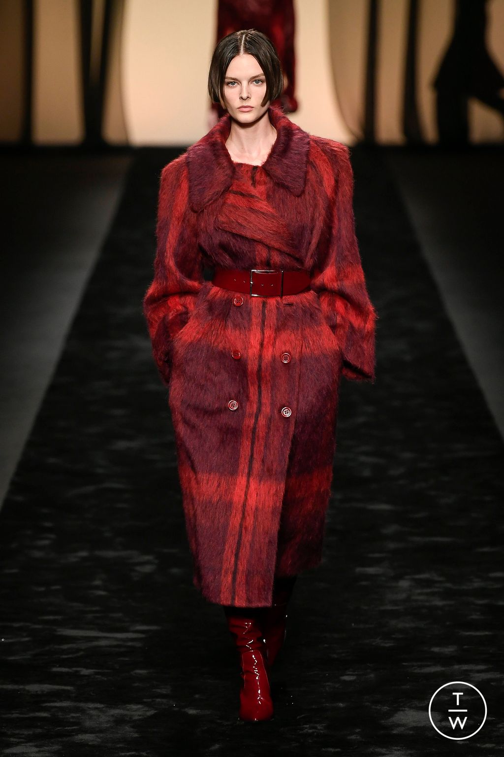 Fashion Week Milan Fall/Winter 2023 look 35 from the Alberta Ferretti collection womenswear