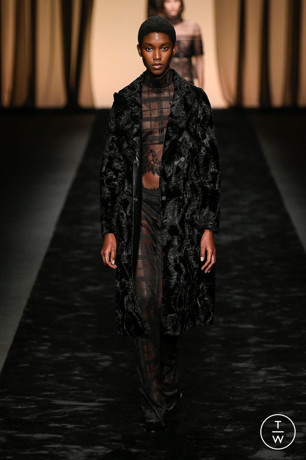 Fashion Week Milan Fall/Winter 2023 look 38 de la collection Alberta Ferretti womenswear