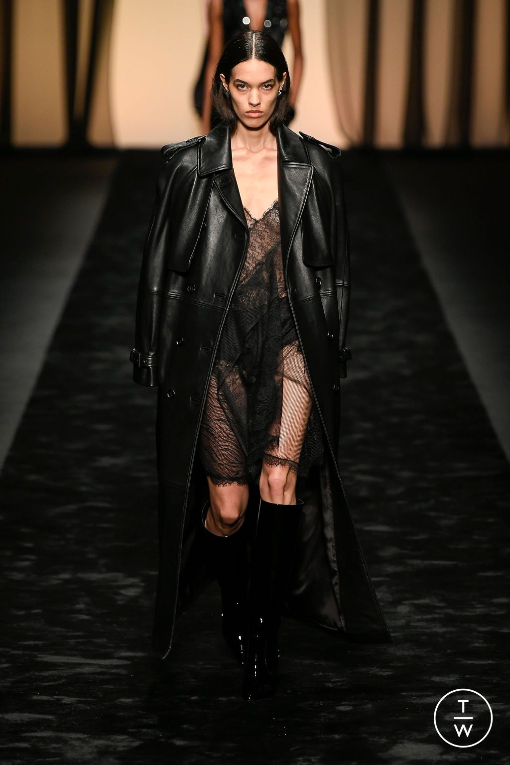Fashion Week Milan Fall/Winter 2023 look 41 from the Alberta Ferretti collection 女装