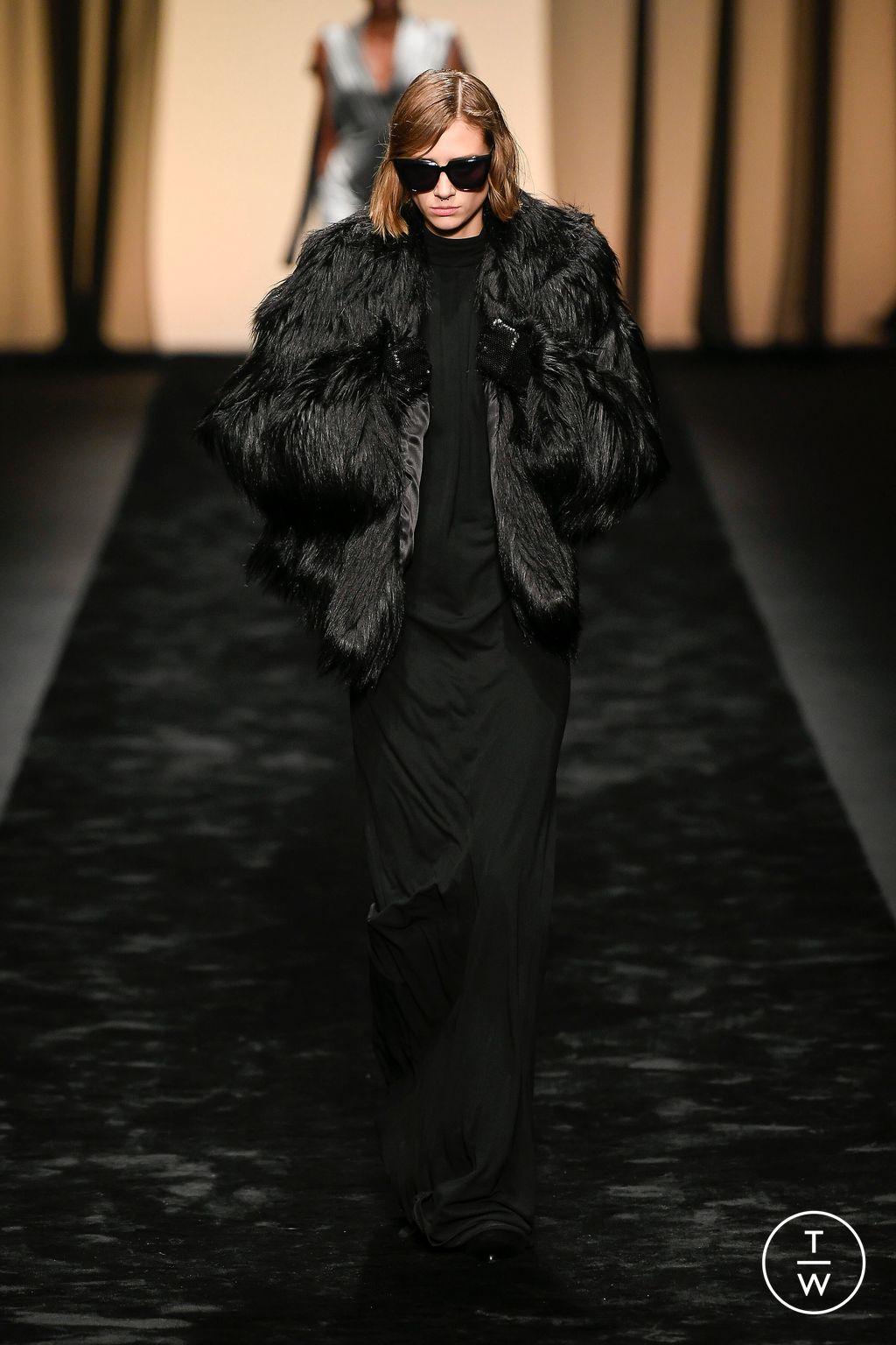 Fashion Week Milan Fall/Winter 2023 look 45 from the Alberta Ferretti collection 女装