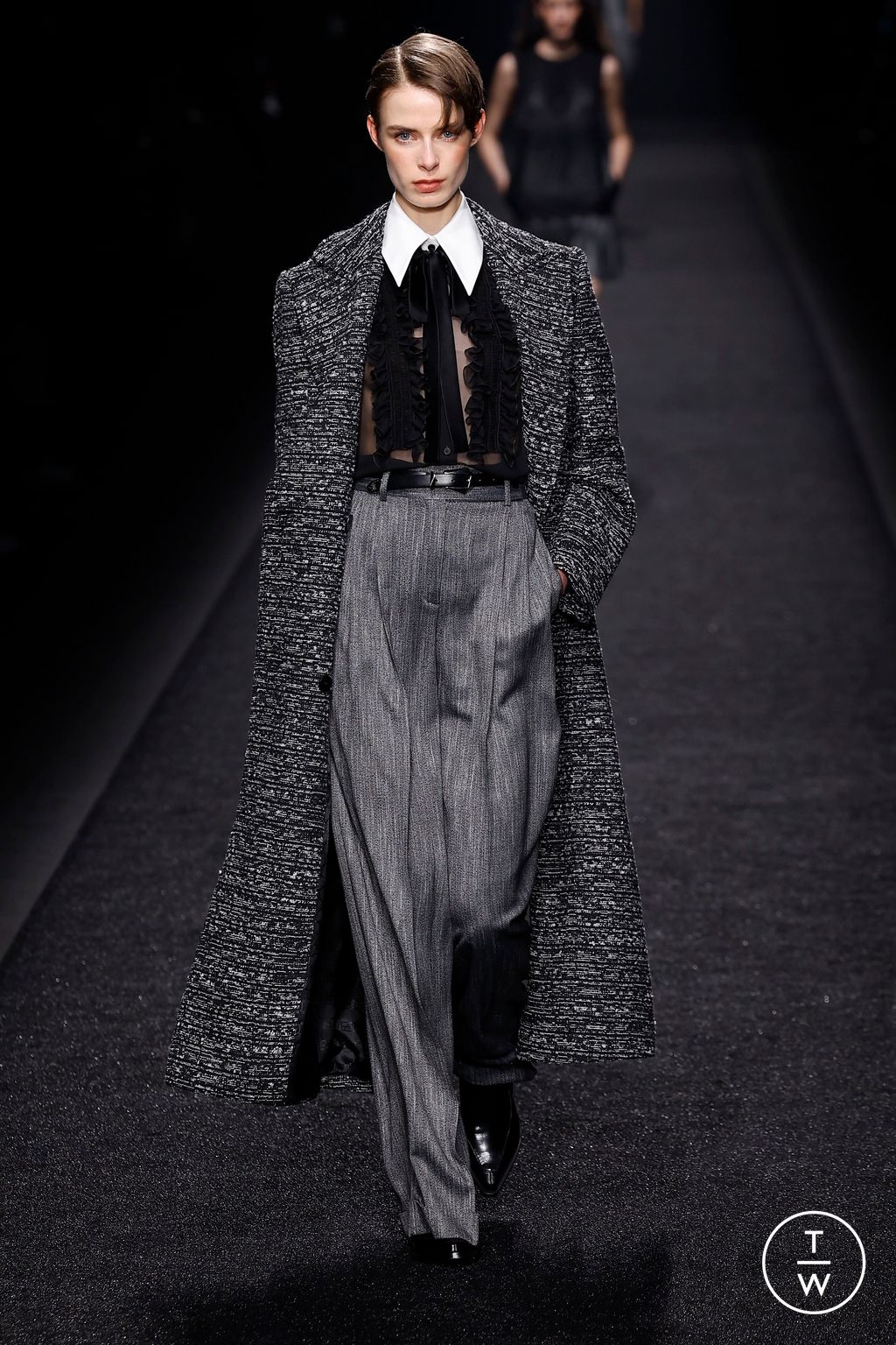 Fashion Week Milan Fall/Winter 2024 look 6 de la collection Alberta Ferretti womenswear
