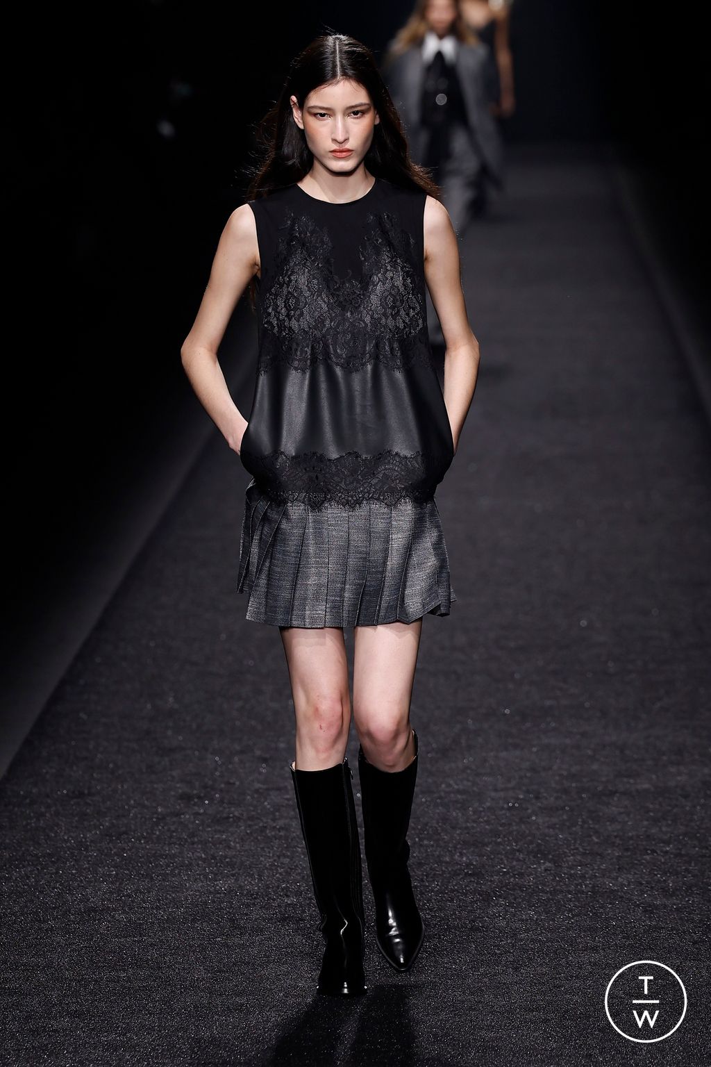 Fashion Week Milan Fall/Winter 2024 look 7 from the Alberta Ferretti collection 女装