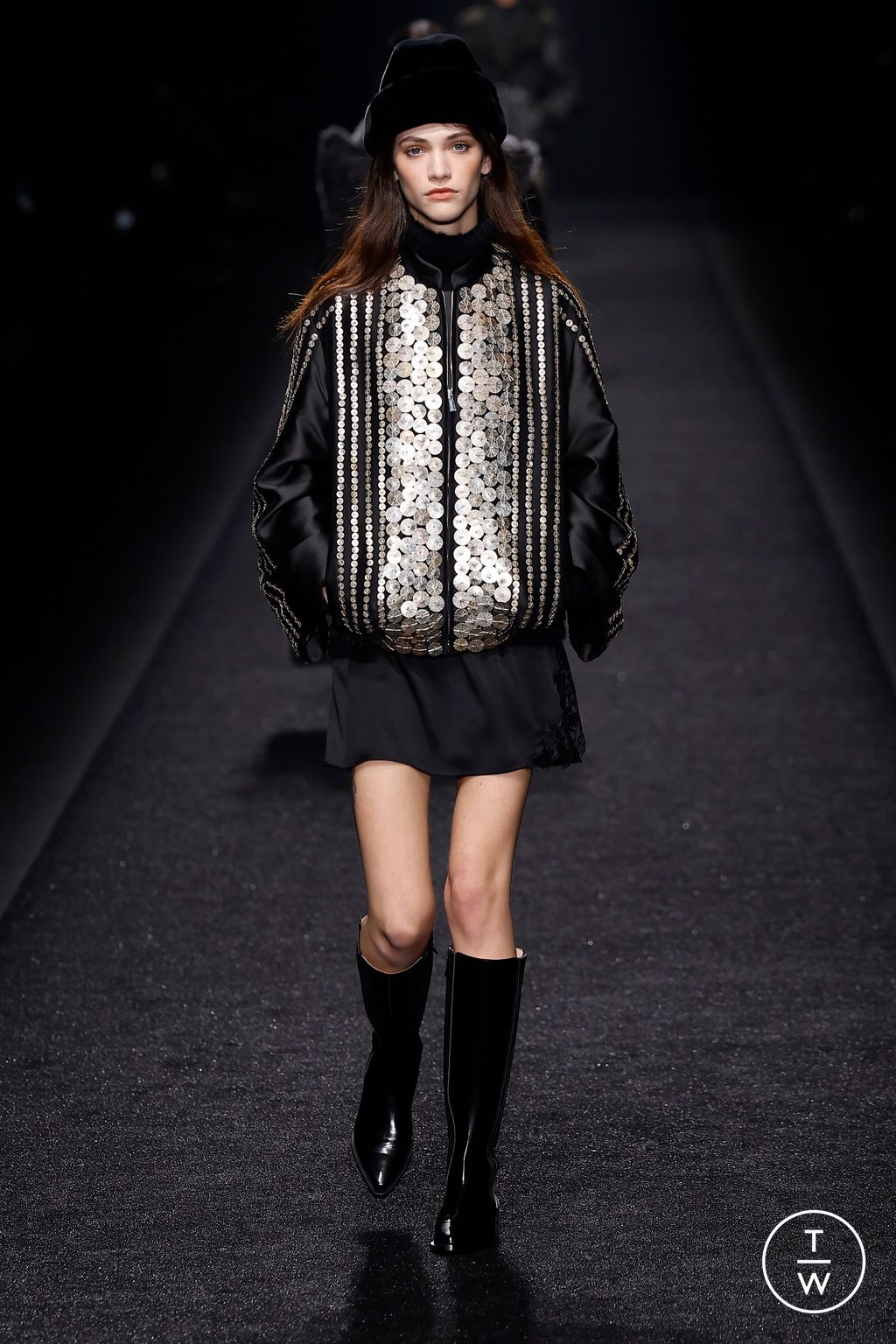 Fashion Week Milan Fall/Winter 2024 look 10 from the Alberta Ferretti collection 女装