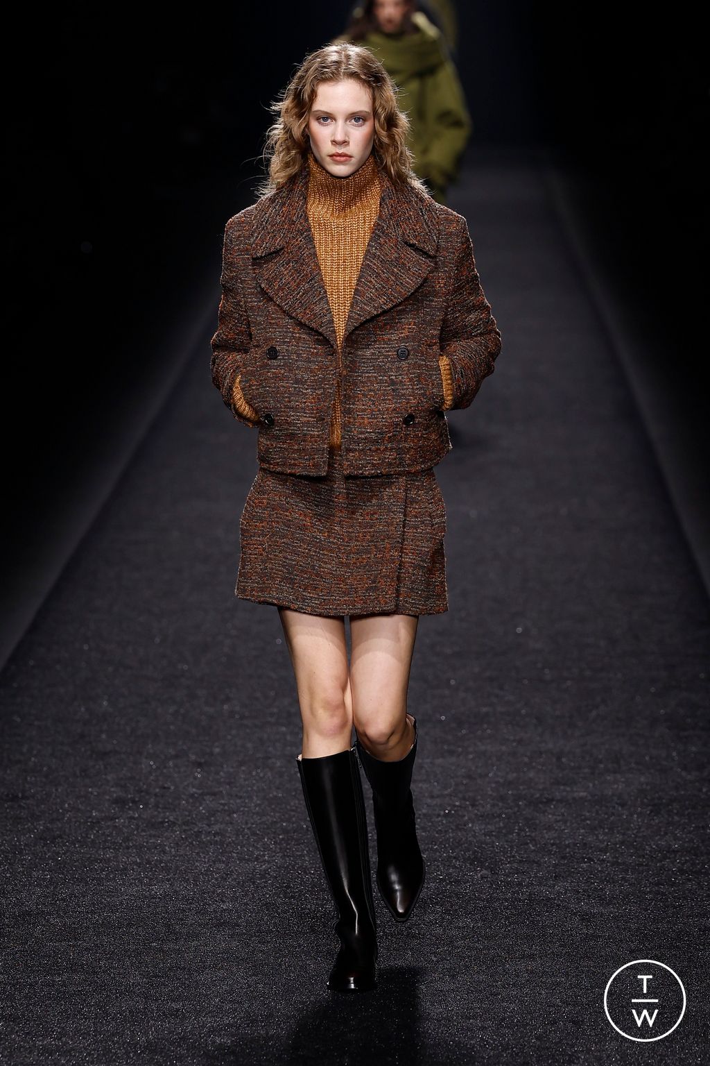 Fashion Week Milan Fall/Winter 2024 look 24 de la collection Alberta Ferretti womenswear