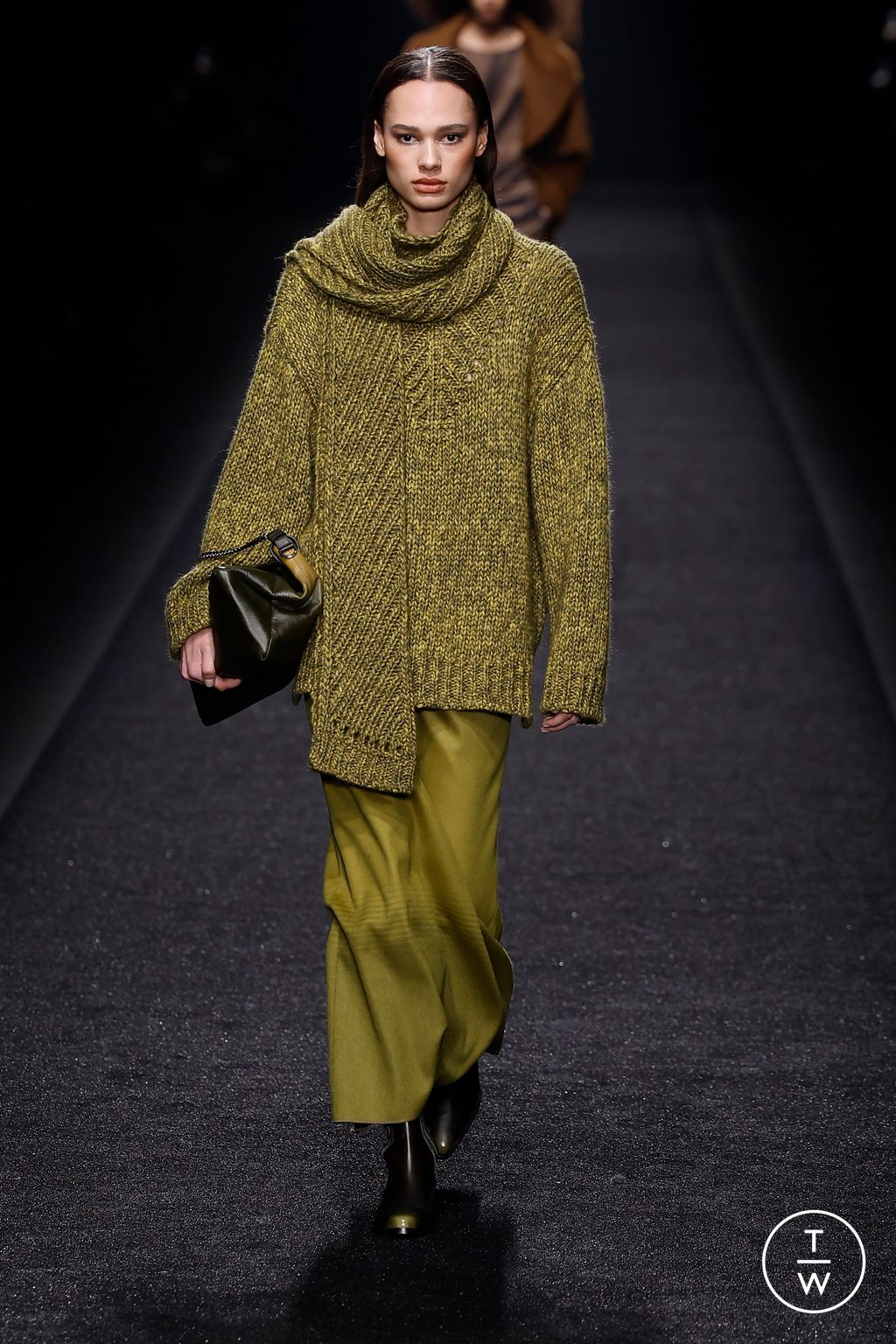 Fashion Week Milan Fall/Winter 2024 look 27 from the Alberta Ferretti collection 女装