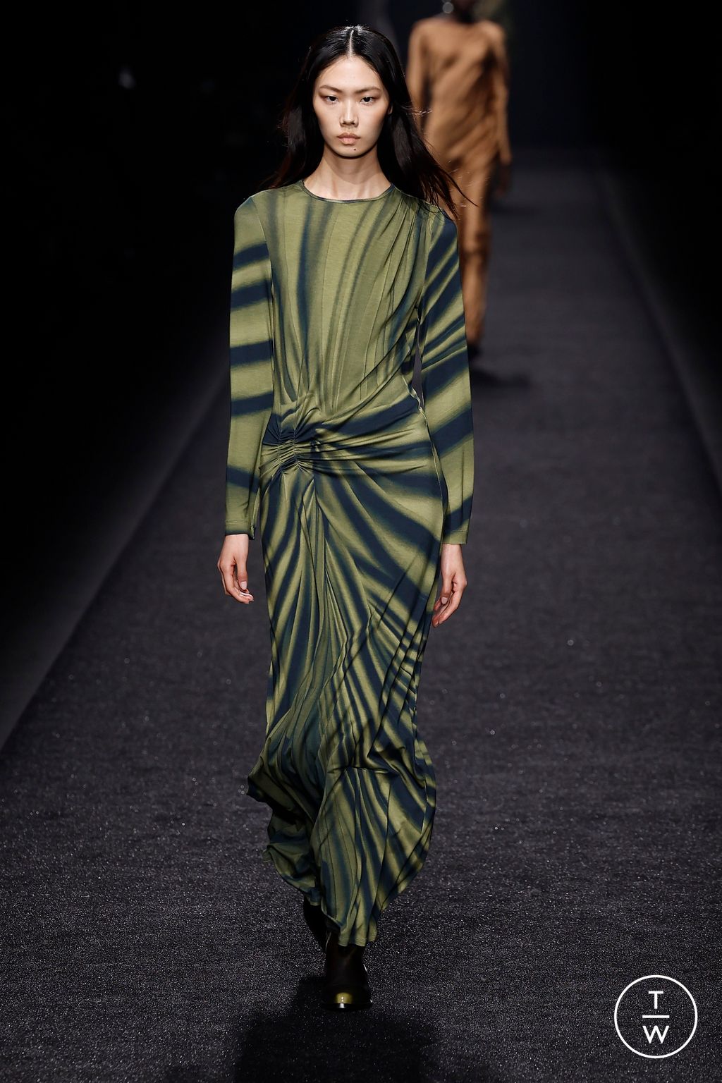 Fashion Week Milan Fall/Winter 2024 look 29 from the Alberta Ferretti collection womenswear