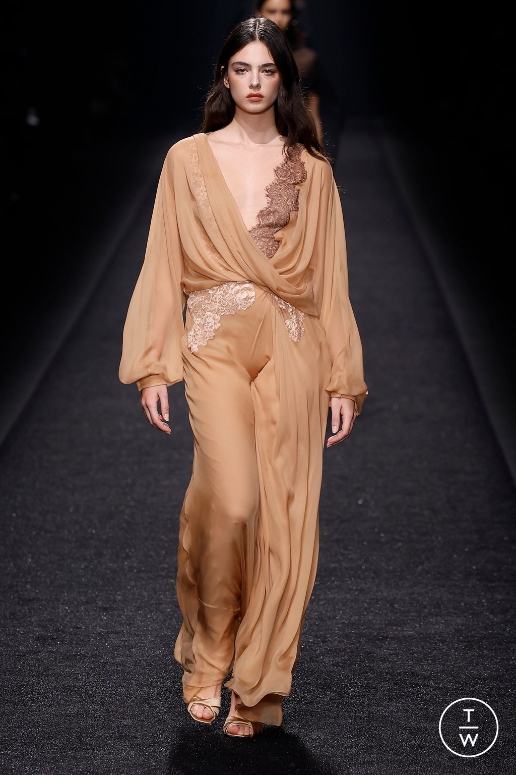 Fashion Week Milan Fall/Winter 2024 look 36 de la collection Alberta Ferretti womenswear