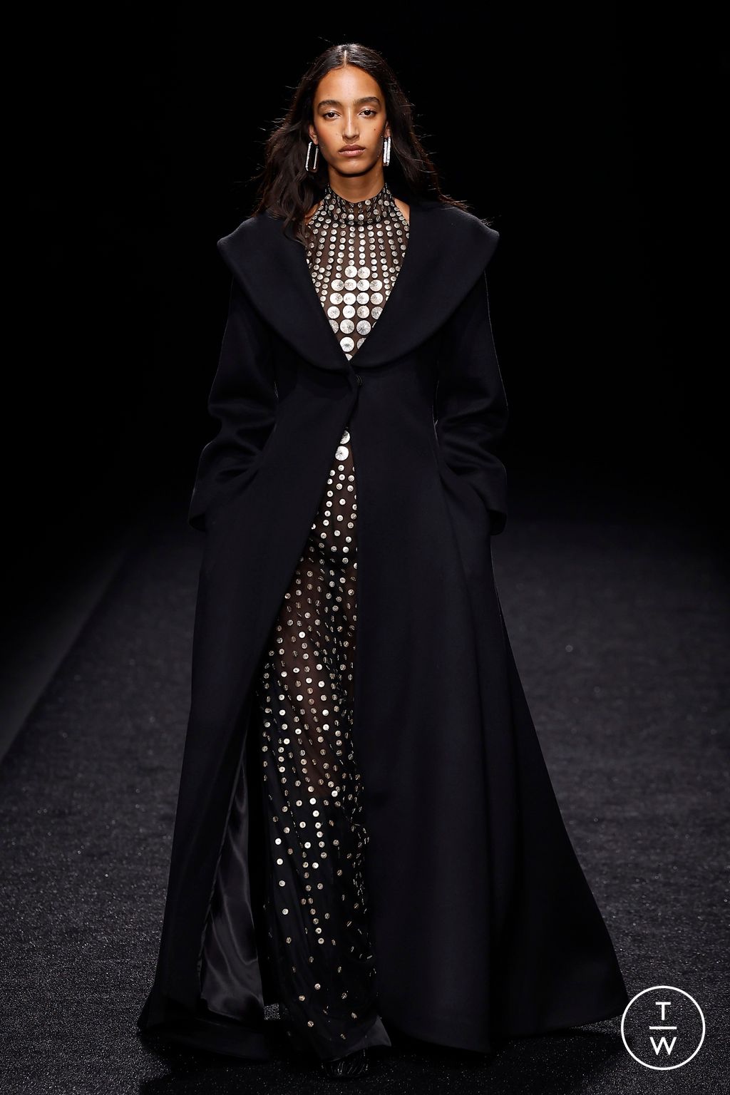 Fashion Week Milan Fall/Winter 2024 look 50 from the Alberta Ferretti collection womenswear