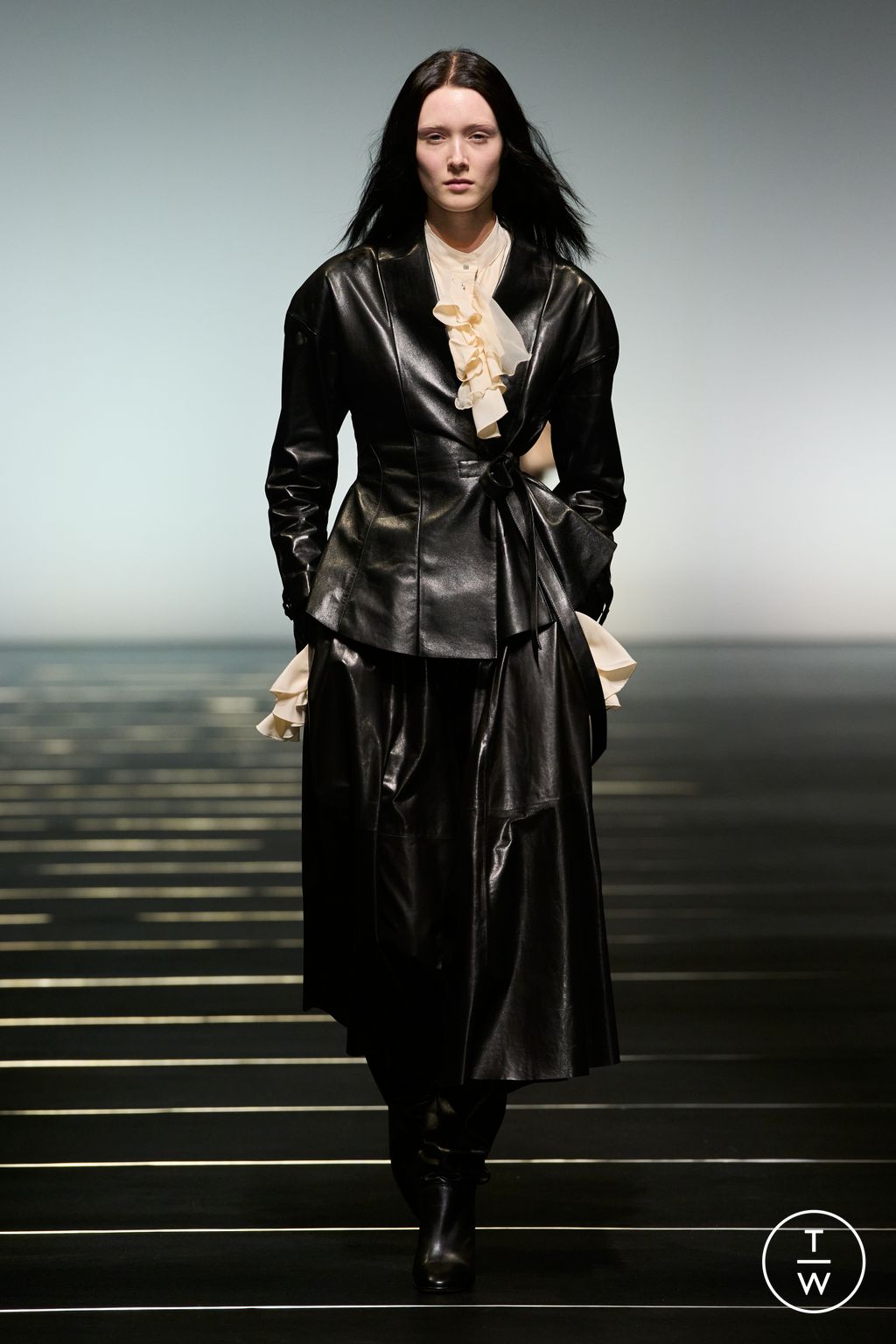 Fashion Week Milan Fall/Winter 2026 look 9 de la collection Alberta Ferretti womenswear