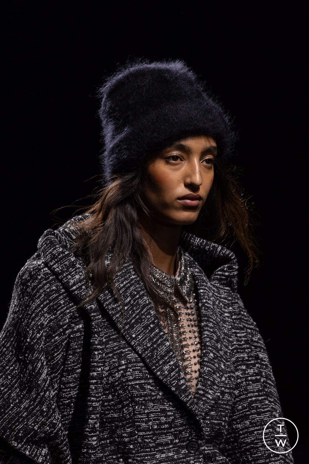 Fashion Week Milan Fall/Winter 2024 look 18 de la collection Alberta Ferretti womenswear accessories