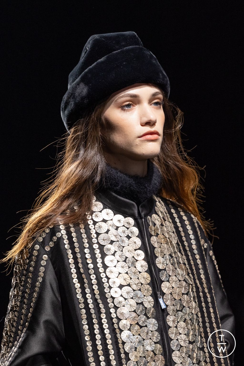 Fashion Week Milan Fall/Winter 2024 look 20 from the Alberta Ferretti collection womenswear accessories