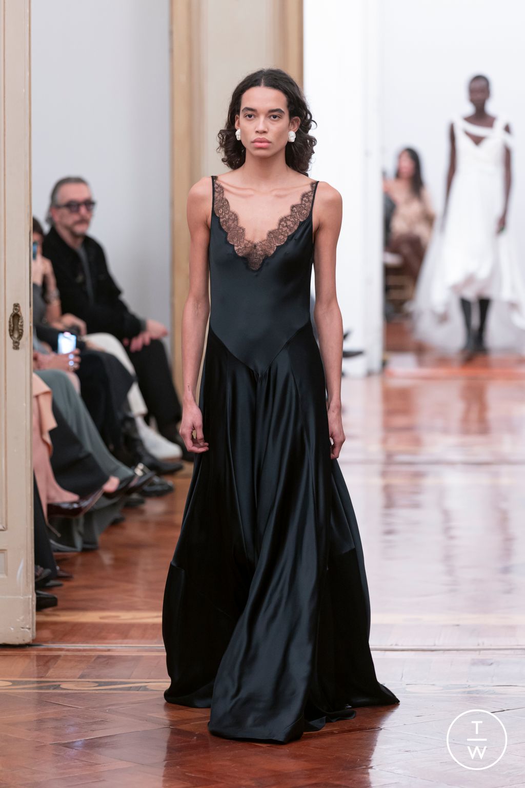Fashion Week Milan Fall/Winter 2025 look 8 from the Alberta Ferretti collection womenswear