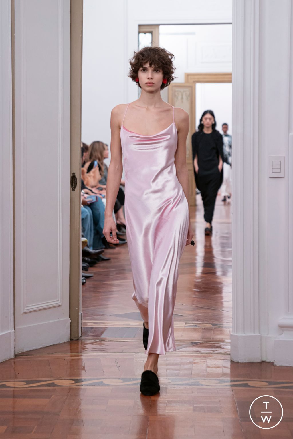 Fashion Week Milan Fall/Winter 2025 look 17 from the Alberta Ferretti collection womenswear