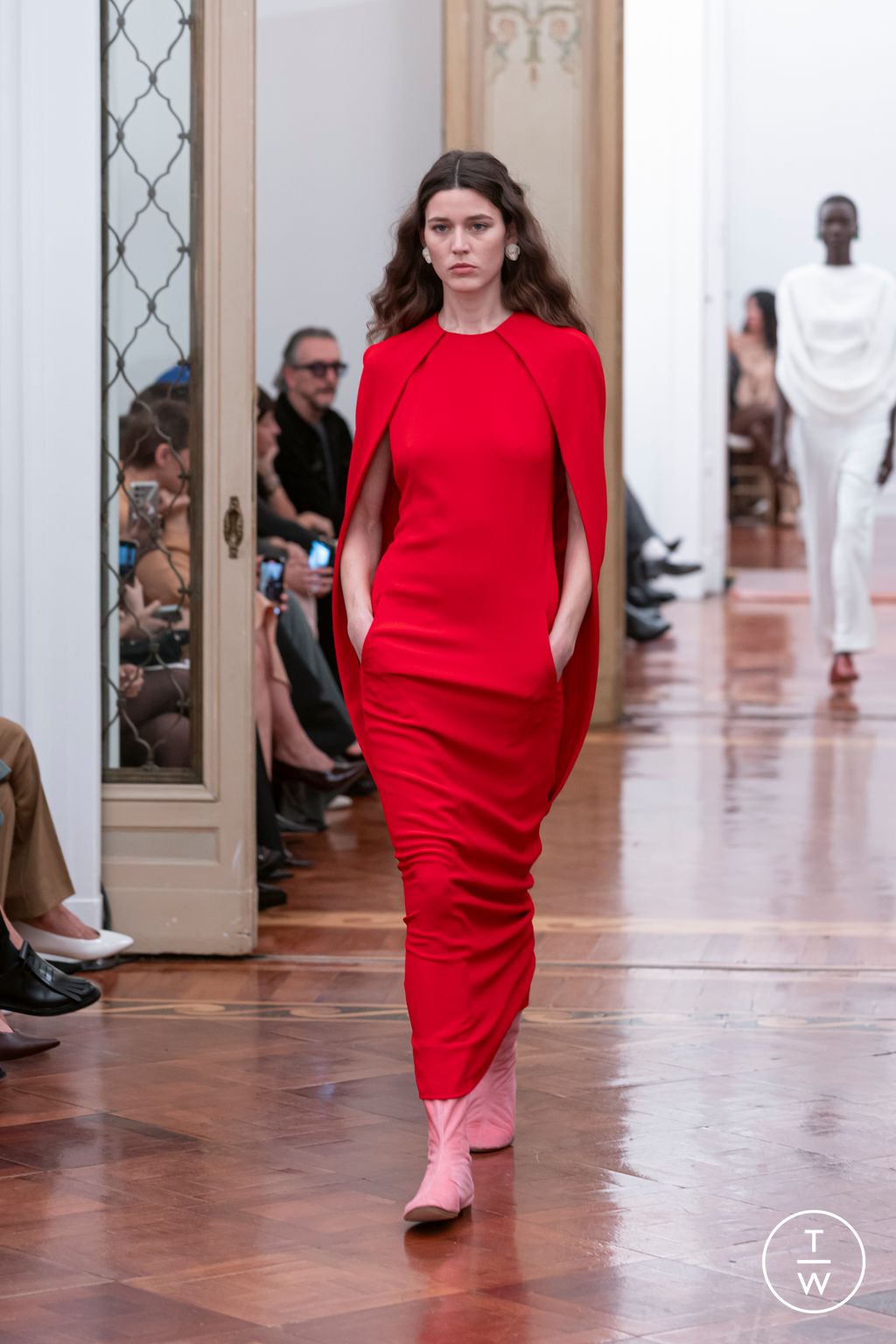 Fashion Week Milan Fall/Winter 2025 look 20 from the Alberta Ferretti collection womenswear