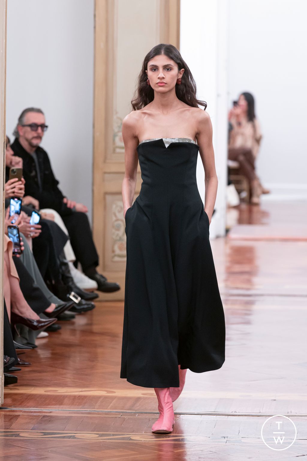 Fashion Week Milan Fall/Winter 2025 look 23 from the Alberta Ferretti collection womenswear