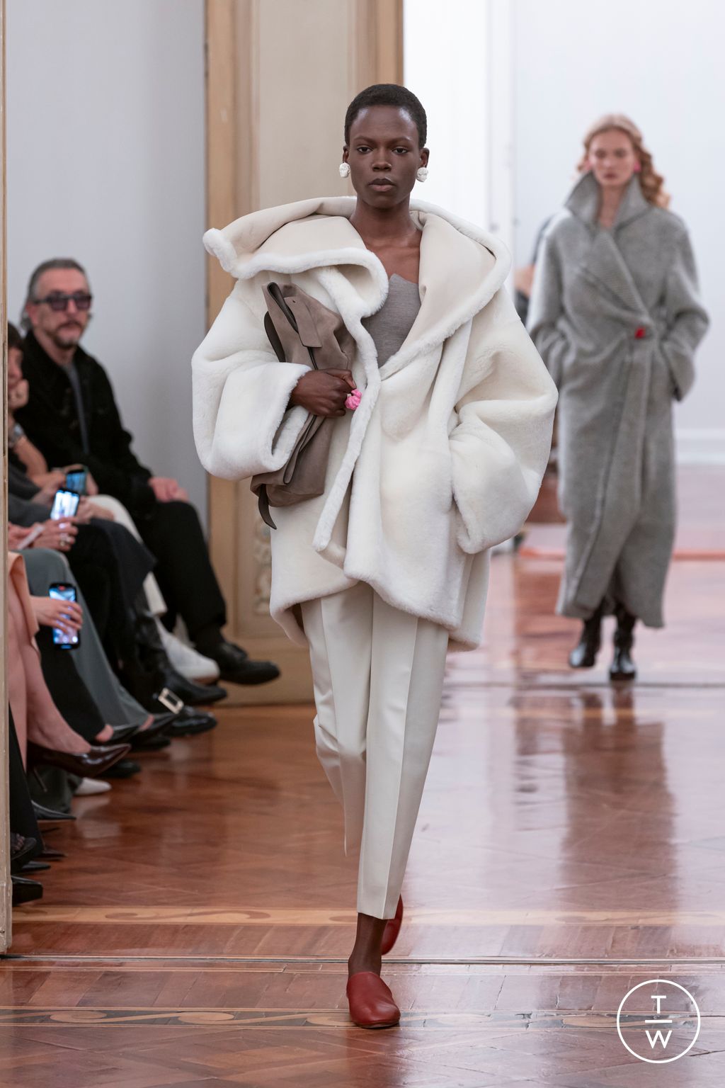 Fashion Week Milan Fall/Winter 2025 look 28 from the Alberta Ferretti collection womenswear