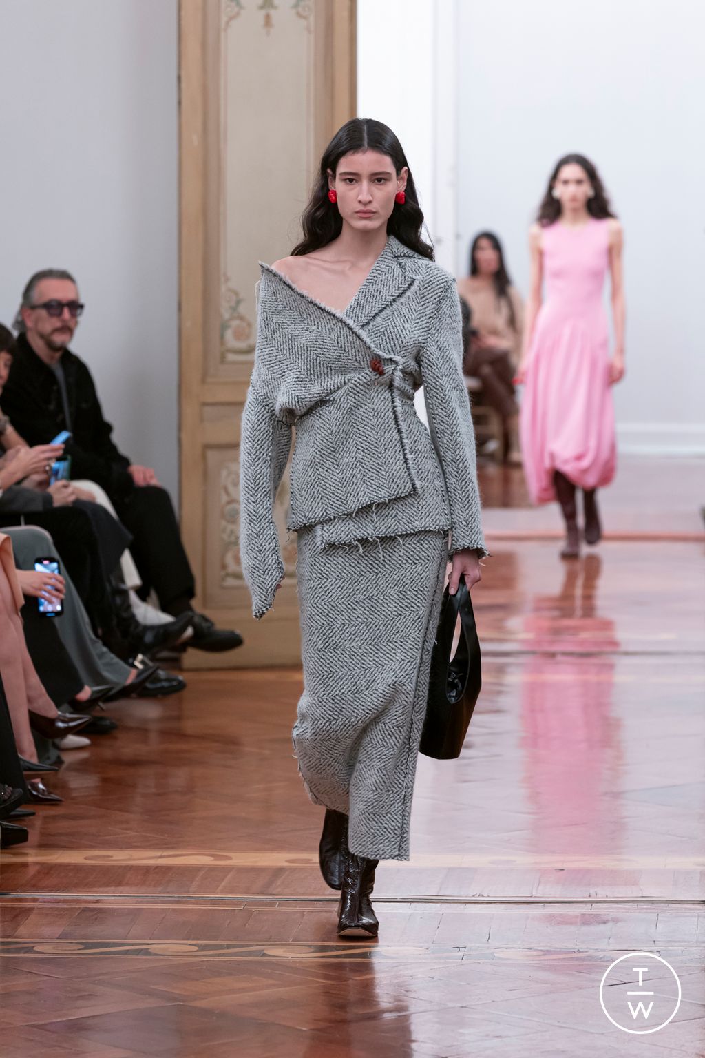 Fashion Week Milan Fall/Winter 2025 look 30 from the Alberta Ferretti collection womenswear
