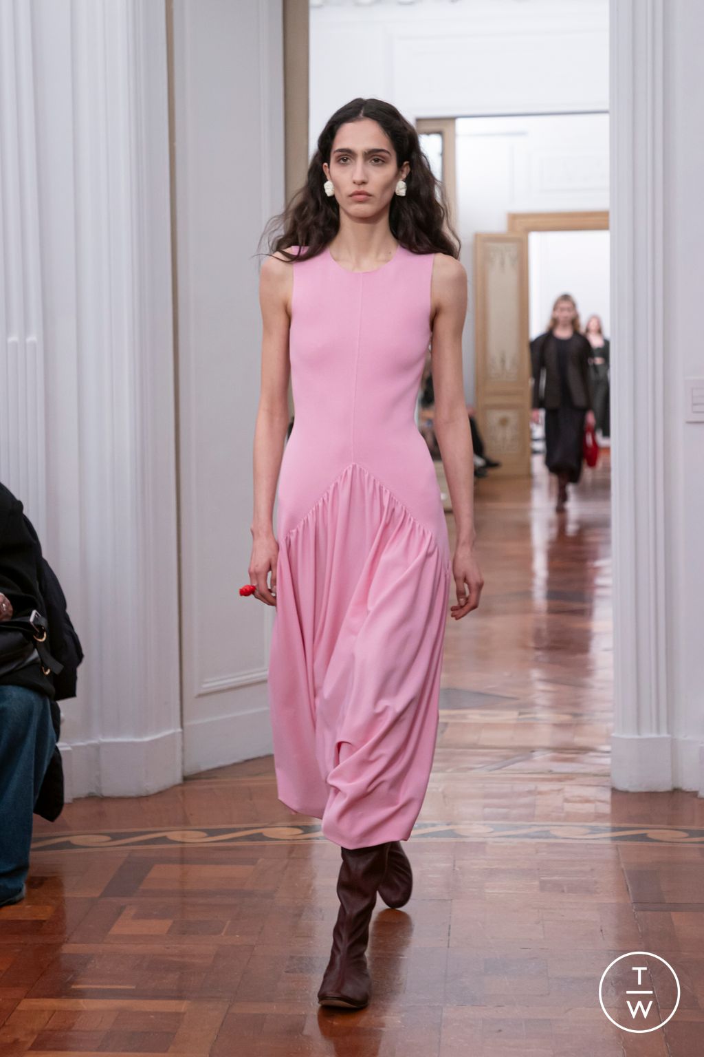 Fashion Week Milan Fall/Winter 2025 look 31 from the Alberta Ferretti collection womenswear