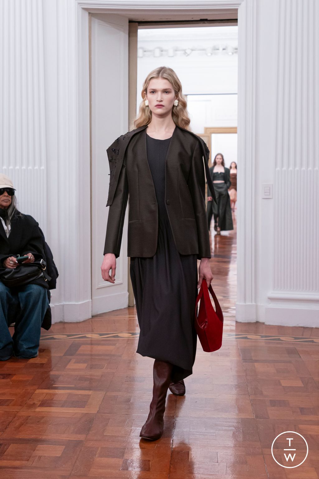 Fashion Week Milan Fall/Winter 2025 look 32 from the Alberta Ferretti collection womenswear