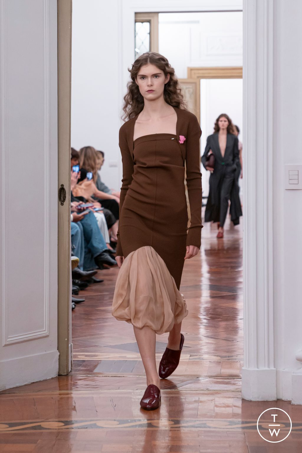 Fashion Week Milan Fall/Winter 2025 look 34 from the Alberta Ferretti collection womenswear