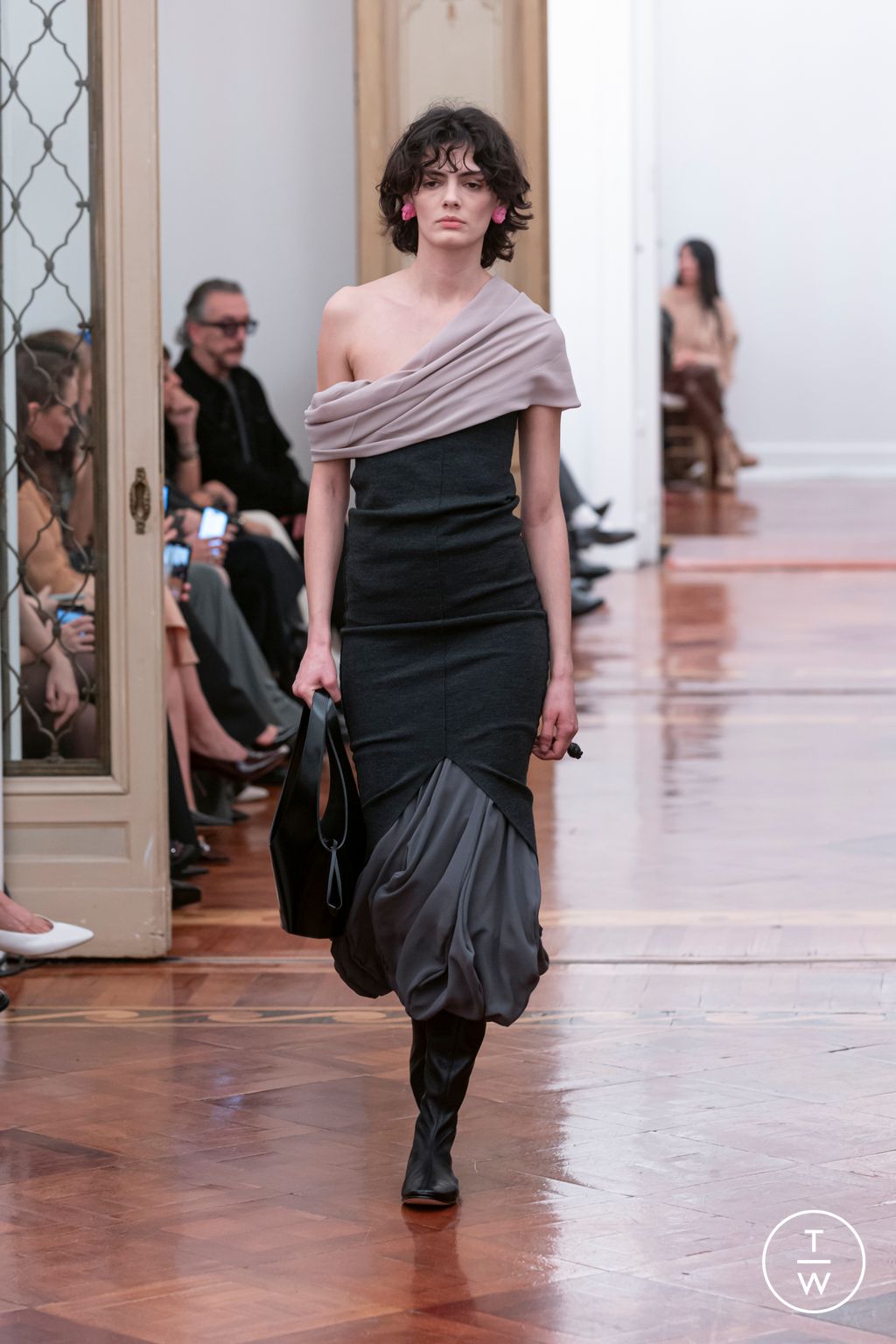 Fashion Week Milan Fall/Winter 2025 look 36 from the Alberta Ferretti collection womenswear
