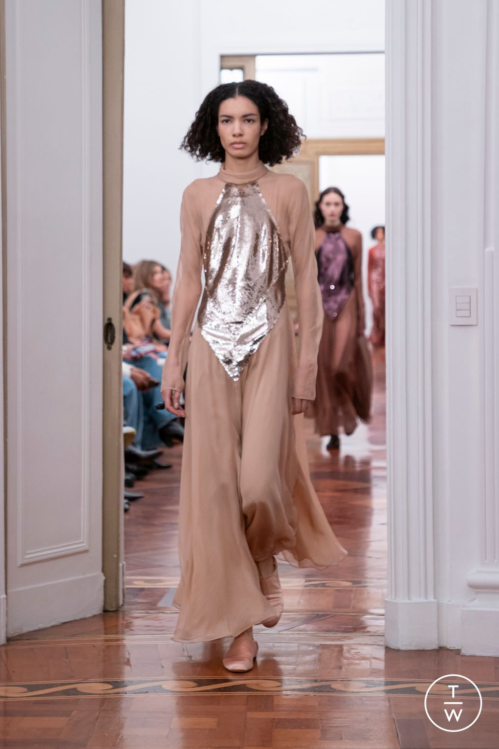 Fashion Week Milan Fall/Winter 2025 look 40 from the Alberta Ferretti collection womenswear