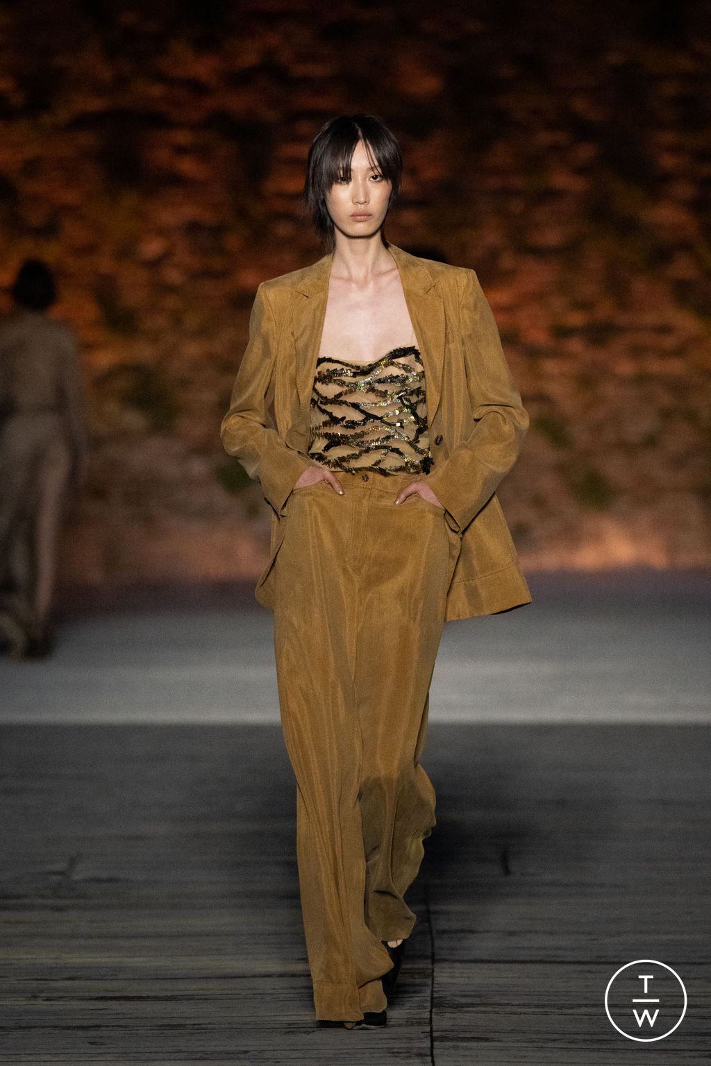 Fashion Week Milan Resort 2024 look 10 de la collection Alberta Ferretti womenswear