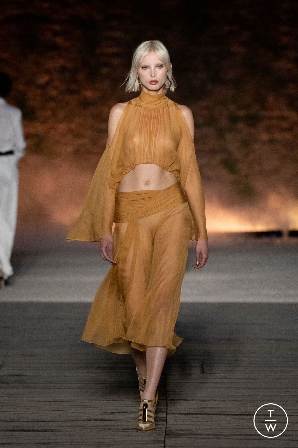 Fashion Week Milan Resort 2024 look 19 de la collection Alberta Ferretti womenswear