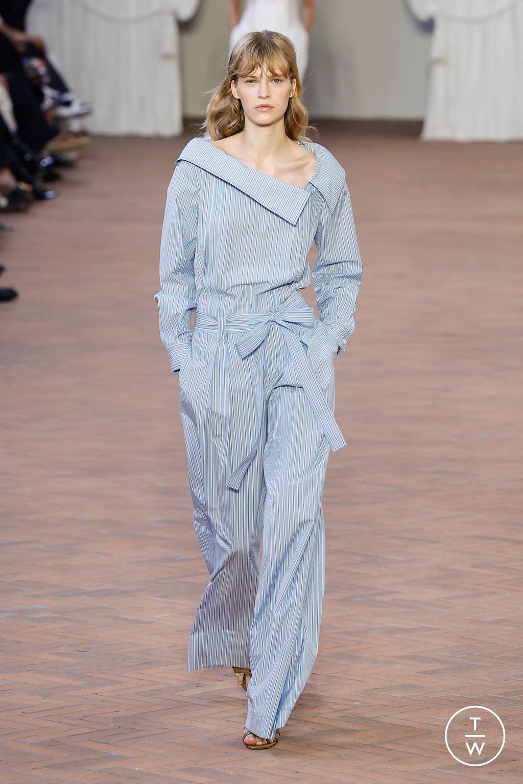 Fashion Week Milan Spring/Summer 2024 look 7 from the Alberta Ferretti collection 女装