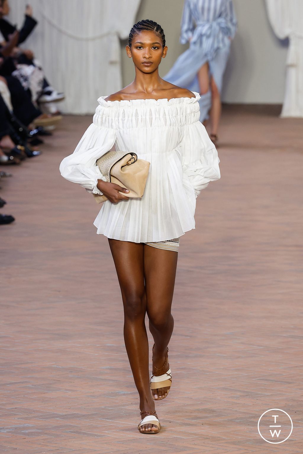Fashion Week Milan Spring/Summer 2024 look 9 from the Alberta Ferretti collection 女装